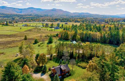 Aspen's Run: 3 br log cabin, wood stove, deck, firepit, window a/c by Stowe Country Homes - Foto 23