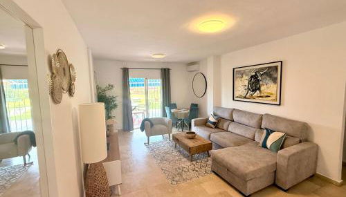 No1 - Beachfront Estepona, close to port, 2 bedroom, 2 bathroom, sleeps 5 - Photo 4