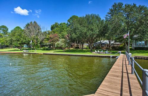 Remodeled Cedar Creek Lake Retreat with Fire Pit! - Foto 34