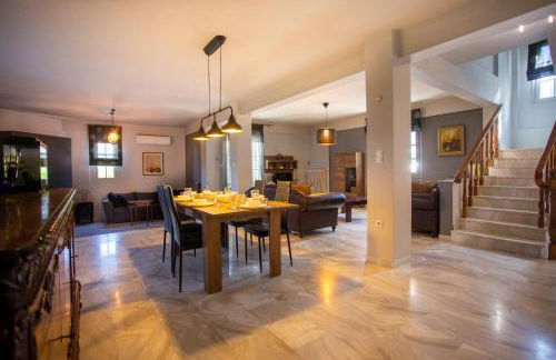 Τraditional fully detached villa on a luxurious hillock of Thessaloniki with its own garden also for family & wedding gatherings for 10 to 25 people only 15 minutes from airport - Foto 29