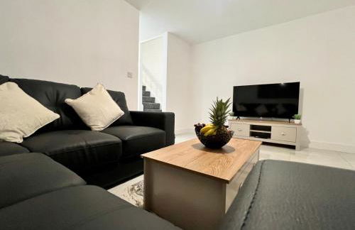 Borage House- Crawley,3BR House, Wifi, Parking, Close to Gatwick Airport, Contractor friendly, short and long term stays welcome - Foto 32