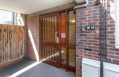 #30 Cozy & Stylish Studio Retreat - Near Odds Farm Park - Sleeps 2 - Perfect for business travelers and Couples - Free parking - Foto 29