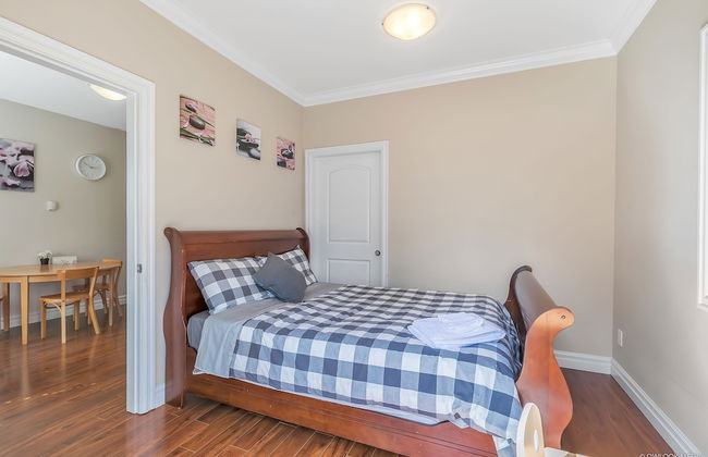 Bright 2 BR Private Suite by Elevate Rooms - Photo 5