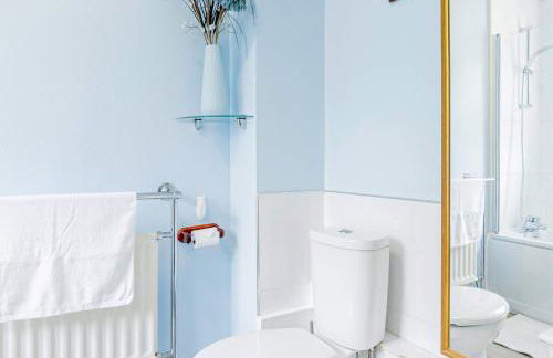 Spacious 4 Bedroom Home in Central Milton Keynes - Foto 13