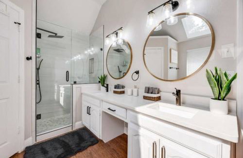 Boho Chic Home w Backyard Paradise - Pool + Grill - Foto 7