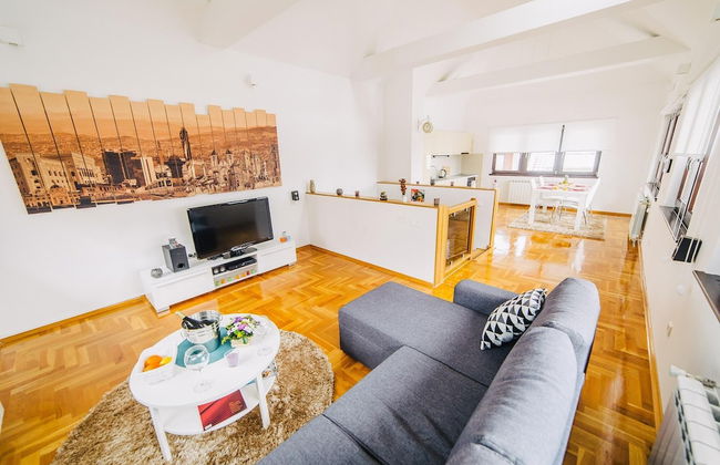 Luxury 3 Story House- Best View- Free Parking - Foto 1