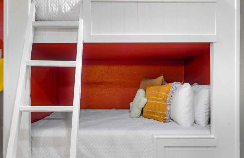 Sleeps 18 Private Pool & Hot Tub Playground - Photo 38