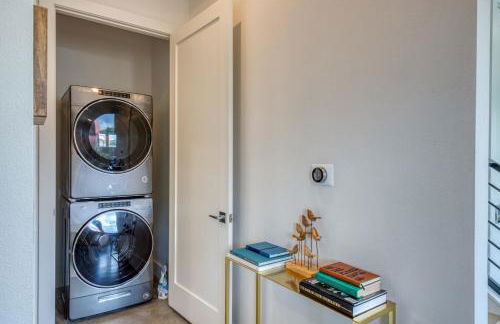 Contemporary Home Centrally Located Near Soco & DT - Foto 60