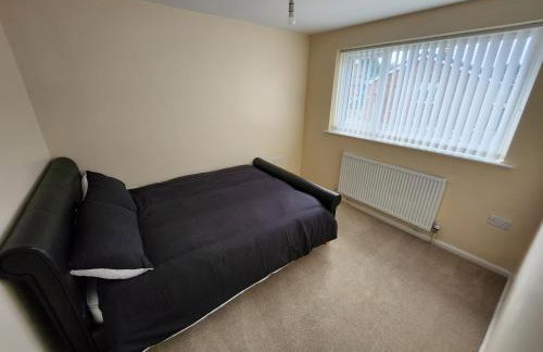 3 bed House Lovely & Modern - Photo 13