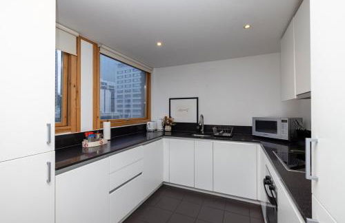 Cosy, modern high rise with views! 2 bedroom - Foto 27