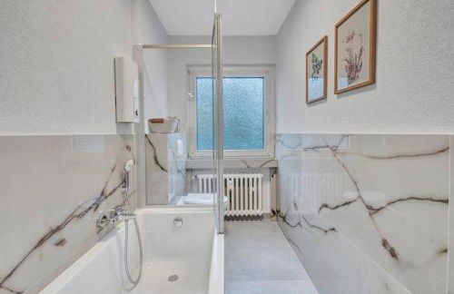 Schöne Essen Wohnung - 5 Betten - Foto 33