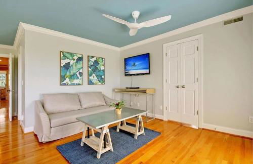 Backyard Oasis- Steps 2 Beach, Private Pool & Bar, Sleeps 16, 7 Bedrooms 5 and a half bathrooms "The Lucky Penny" - Foto 39