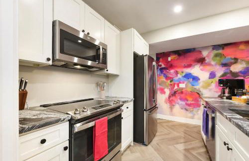 HostWise Stays - 2 King Beds, Free Street Parking, North Side Gem - Foto 9