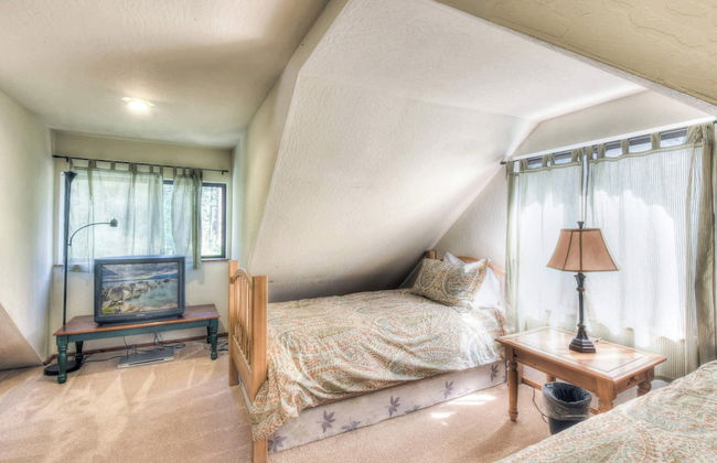 Moonlight Cove w/ Grill Tahoe Beach Next Door! - Photo 2