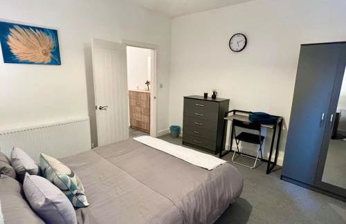 4 Bedroom Terrace house Near Town Center Wellingborough - Photo 18