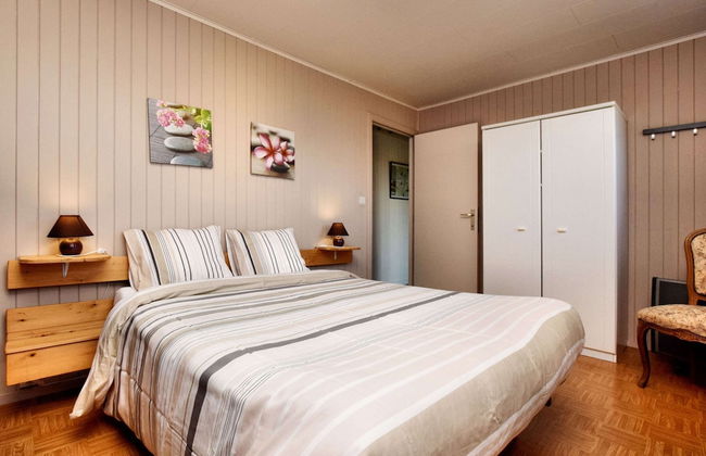 Family Retreat With Garden - Photo 10