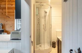 Walliswood Lodge - Wood Burner, Air Con & Wi-fi, Rural Retreat - Foto 35