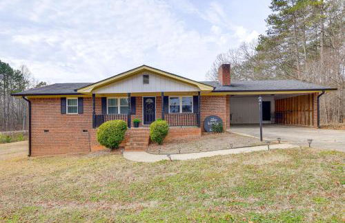 Near Lakes and Golfing Spacious Loganville Home! - Foto 3