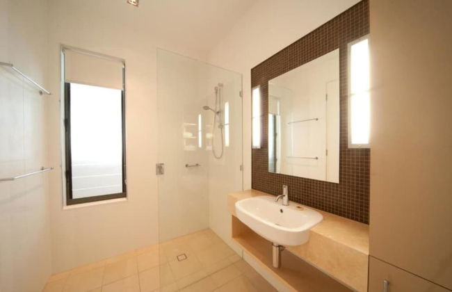 The Boathouse Apartments - Photo 21