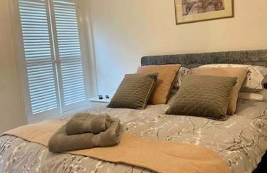Stunning 2 Bedroom Flat in a Central Location - Photo 10