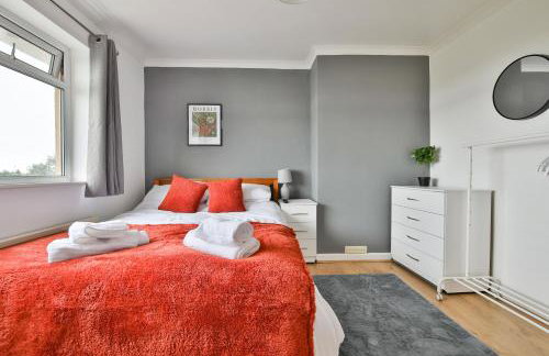 4 Modern Contractor Stay Bed with TV in Every Room and Parking in Swansea - Foto 7