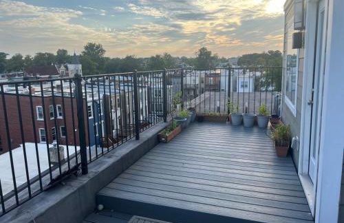 Sun-filled Capitol Hill home w/ parking & roofdeck - Photo 11
