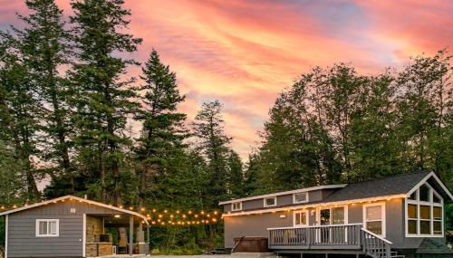 Eureka Tiny Home with Hot Tub and Community Beach! - Foto 1