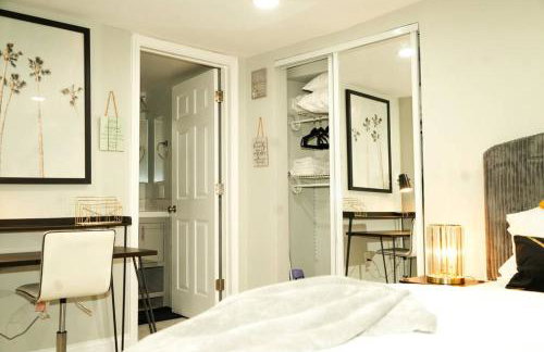 Modern 1BR Unit with Free Parking Walk to Metro - Foto 23