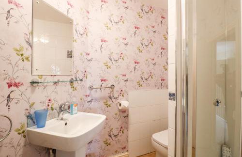 The Farmhouse - Photo 35