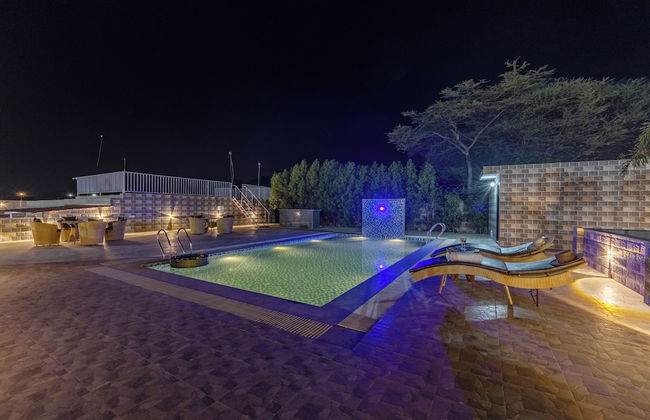 ELIVAAS 5 BHK With Pvt Pool - Zenora - Foto 73