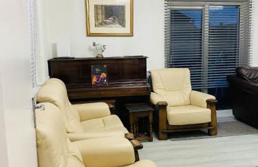 Relax in this Charming East Cowes House with Garden and BBQ - Foto 2