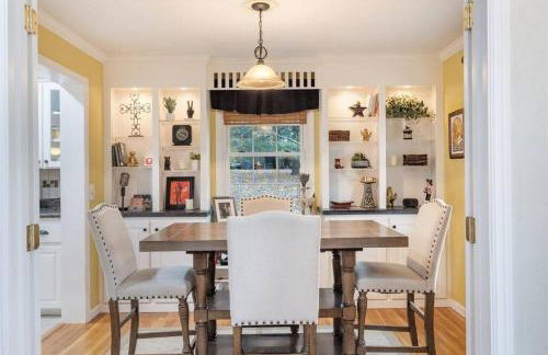 Hillside Hot Tub Hideaway! King Bed / Fire Pit - Foto 41