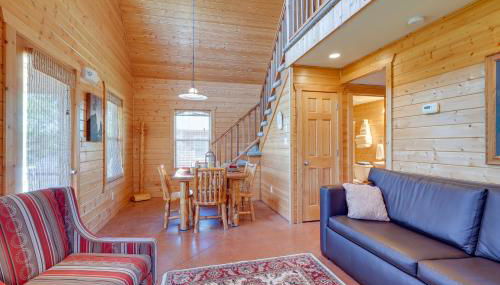 Lakefront Columbia Cabin with Porch and Shared Dock - Foto 5