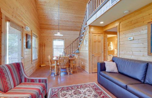 Lakefront Columbia Cabin with Porch and Shared Dock - Foto 5