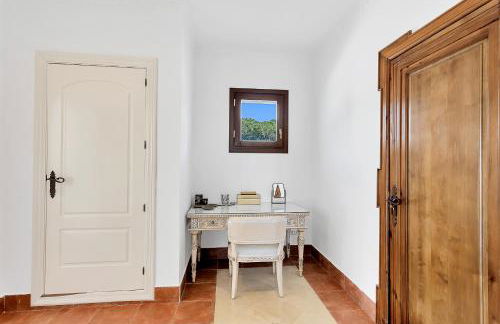 YOLO Spaces - Sotogrande White House Villa - Foto 24