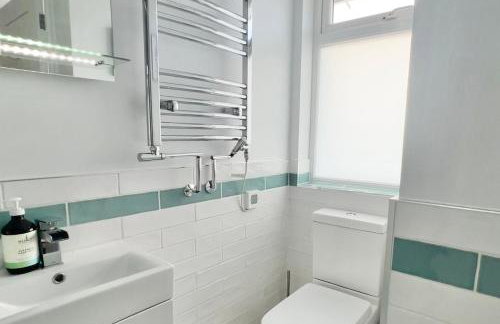 Incredible Views in Dartmouth with Parking and EV Charger - Foto 12