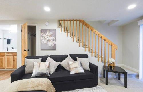 Luxuriously Contemporary Condo - Photo 43