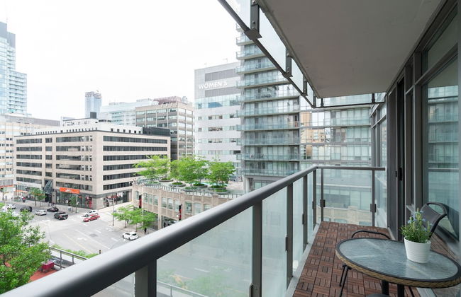 Modern Condo in Financial District - Photo 35