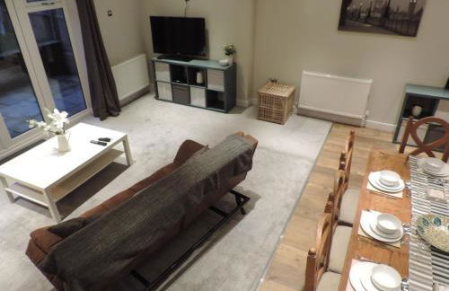 4 Bed Farnborough Air Accommodation - Foto 7