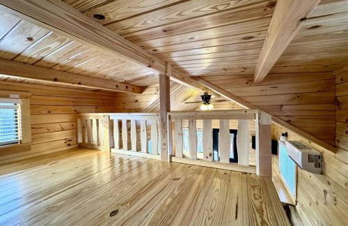 Charming Log Cabin with Loft on Lake James- Private Resort Amenities - Foto 2