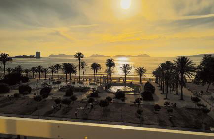 Samil Apartment, primera línea de playa con Wifi y Garaje - Foto 2