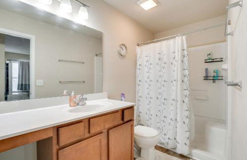 Spacious Family Getaway with Yard in Kalamazoo! - Foto 17