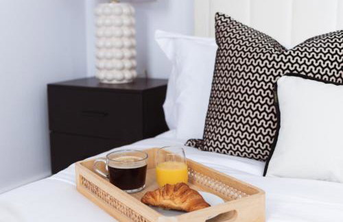 Stylish new-build, free parking, 20-minute walk to city centre - Photo 8