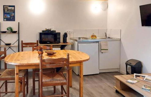 Cozy Apartment In Neuilly Le Vendin - Photo 11