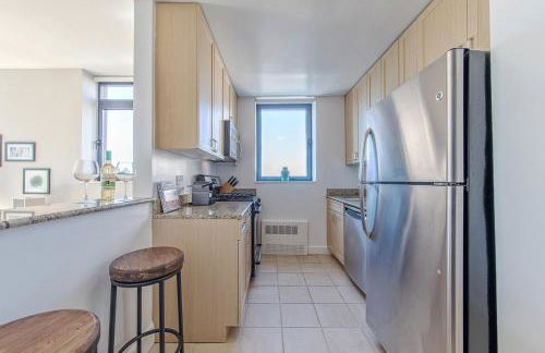 Modern Bright Times Sq 1BR w Indoor pool NYC-8 - Foto 14