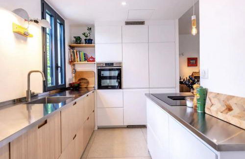 Magical Villa with Secluded Garden - Beach, Port & Centre - Photo 16