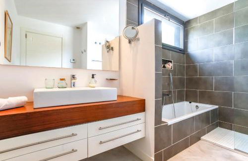 Tranquil large 6 bedroom family Villa sleeps 20 near sitges - Photo 64