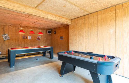 Log Cabin with Hot Tub, Game Room-10 min to NRG - Foto 46
