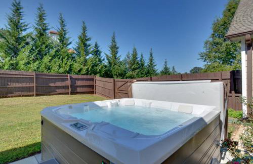 Spacious Winder Getaway with Hot Tub and Game Room! - Foto 25