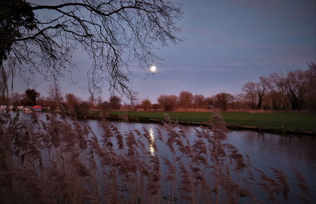 Riverside 2-bed Cottage, Sleeps 3 With Parking - Foto 11